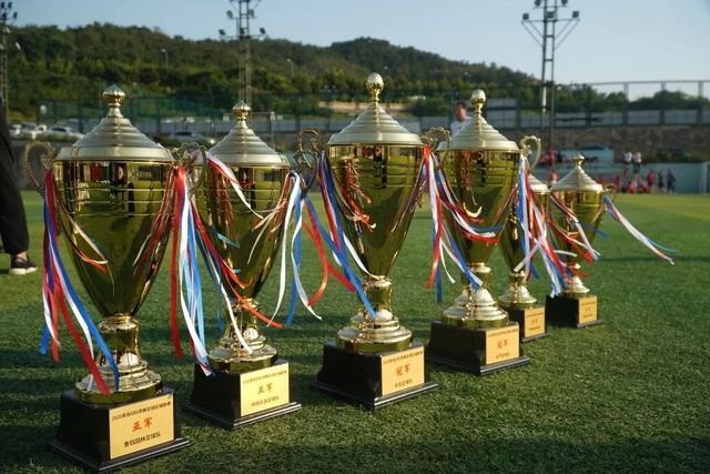 王曼昱一鸣惊人，4-0横扫申裕斌晋级四强
